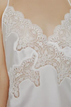 Camisa de dormir Ivette Bridal de cetim com bordados em branco