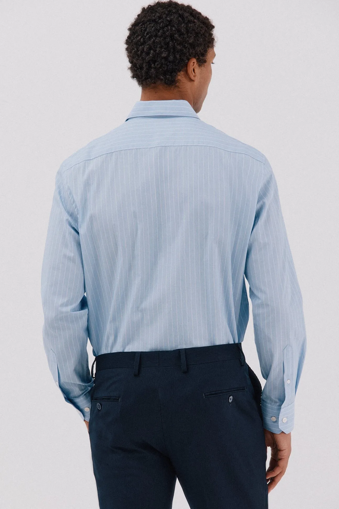 Camisa de fato riscas fácil de engomar