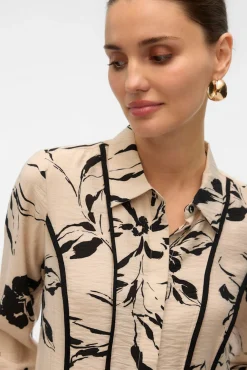 Camisa de manga comprida com linhas bordadas