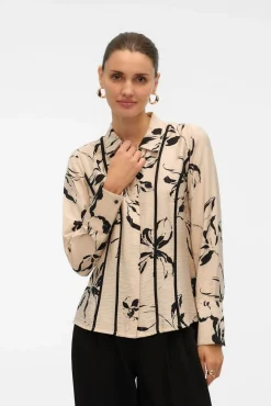 Camisa de manga comprida com linhas bordadas