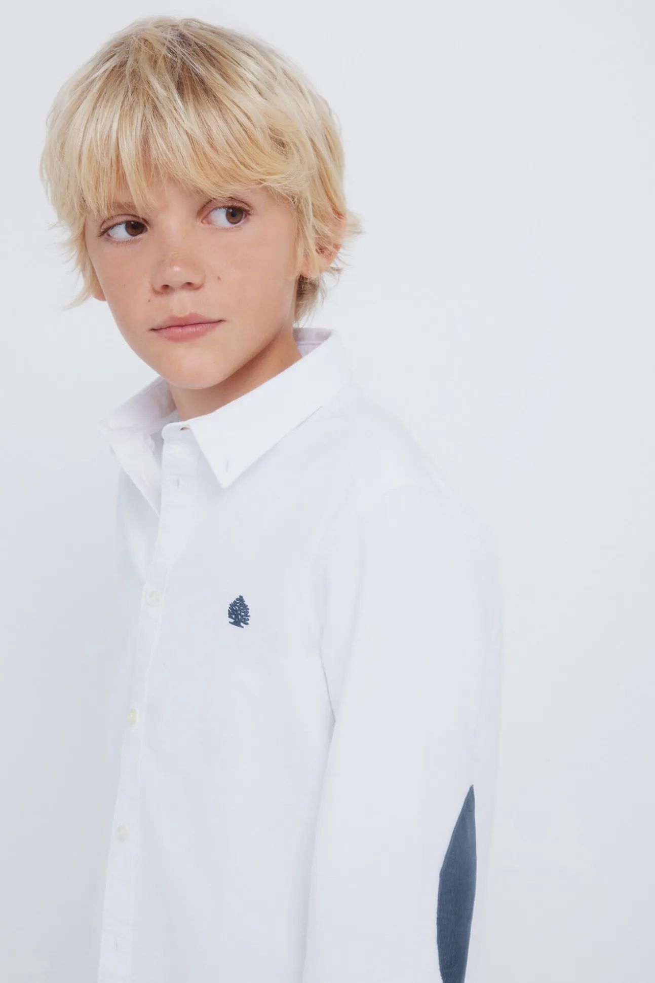 Camisa de menino com cotoveleiras