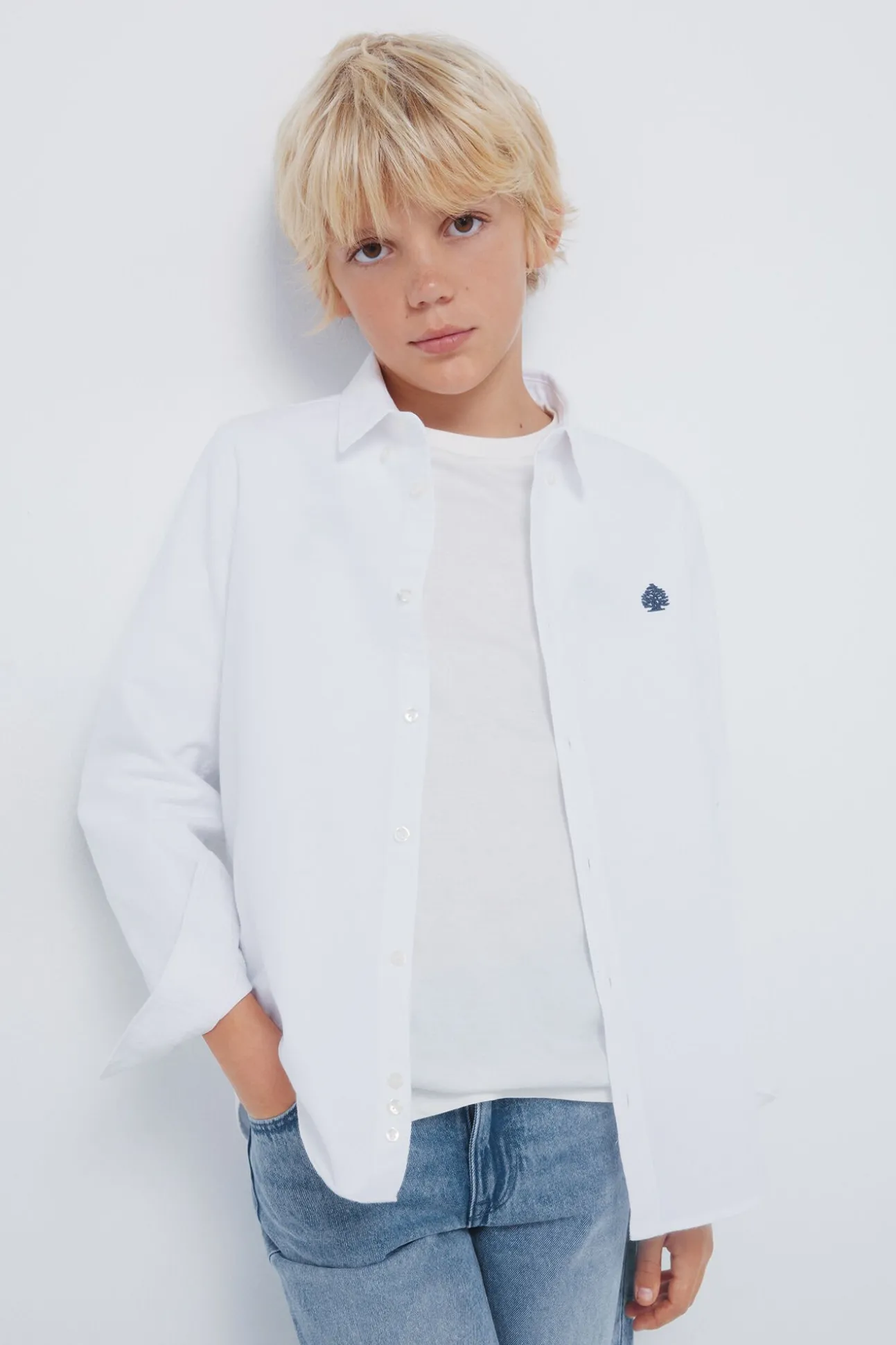 Camisa de menino com cotoveleiras