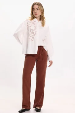 Camisa de viscose e algodão com renda