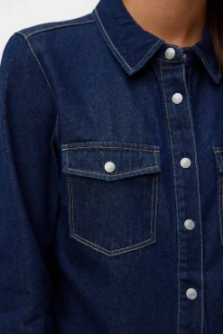 Camisa denim com bolsos no peito