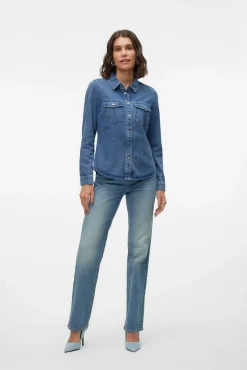 Camisa denim com bolsos no peito