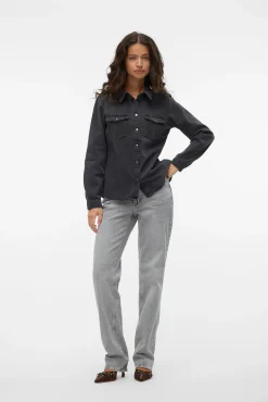 Camisa denim com bolsos no peito