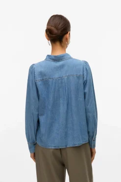 Camisa denim com detalhe bordado