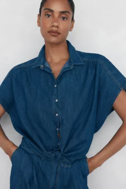 Camisa denim com laço