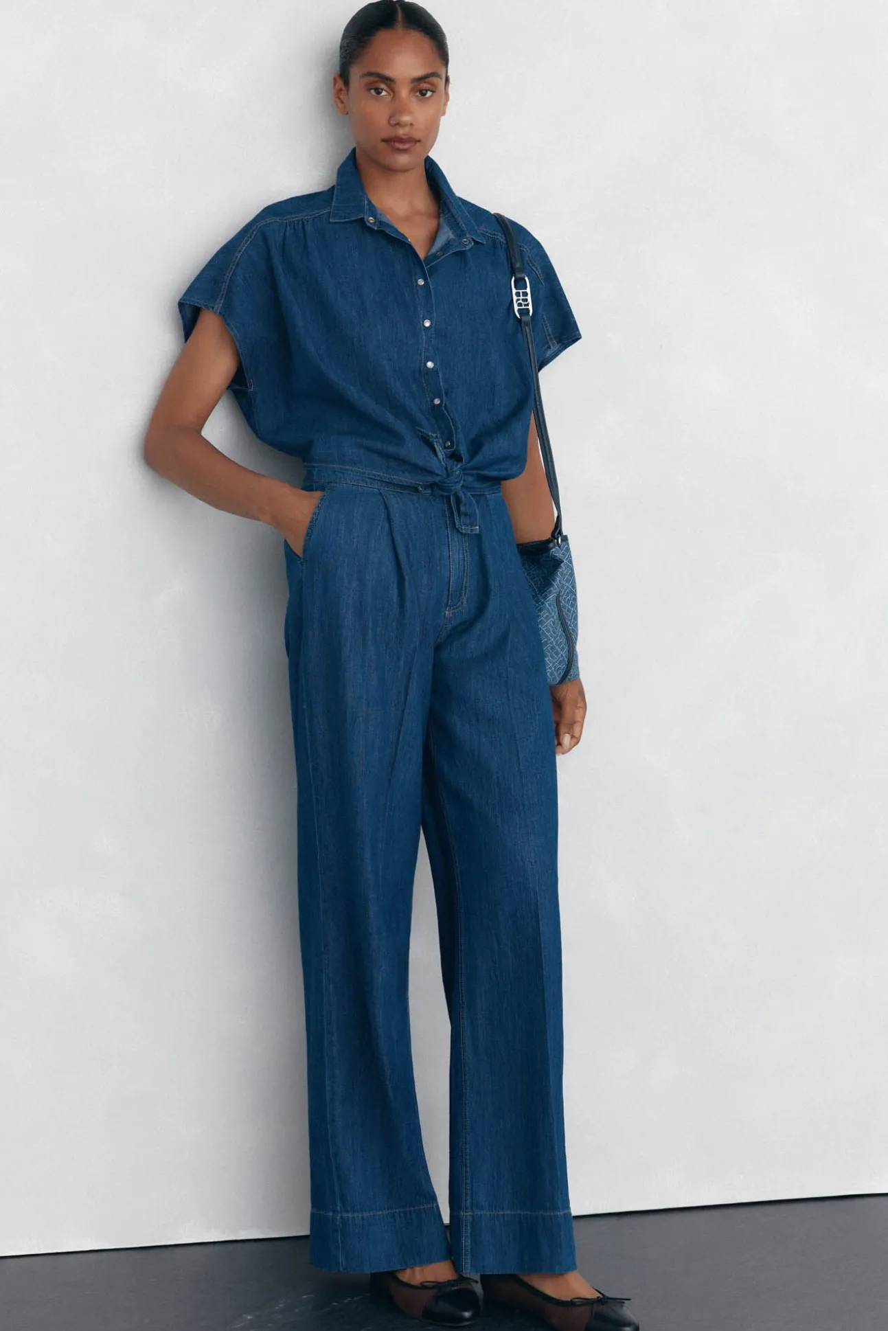 Camisa denim com laço
