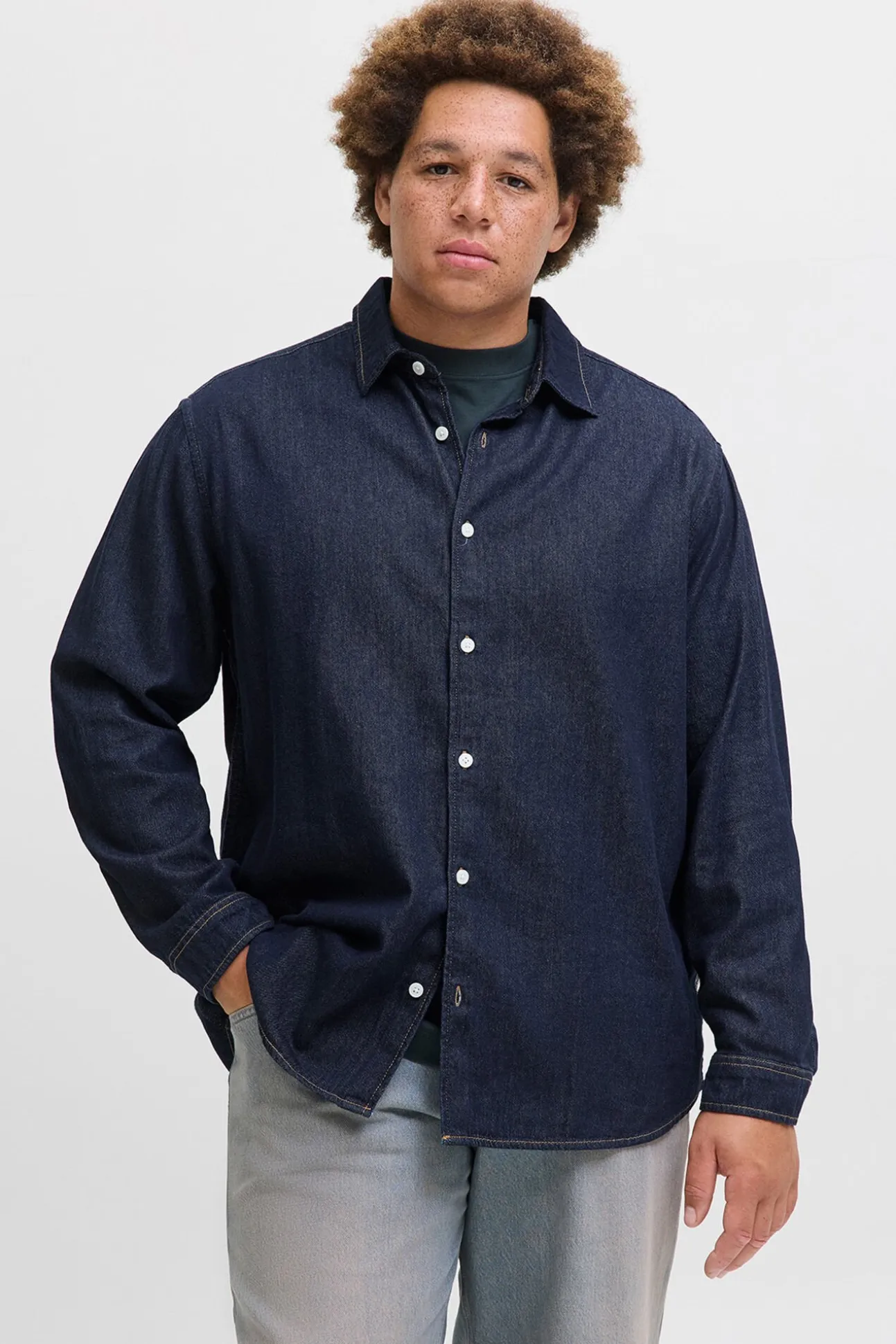 Camisa denim PLUS de corte regular
