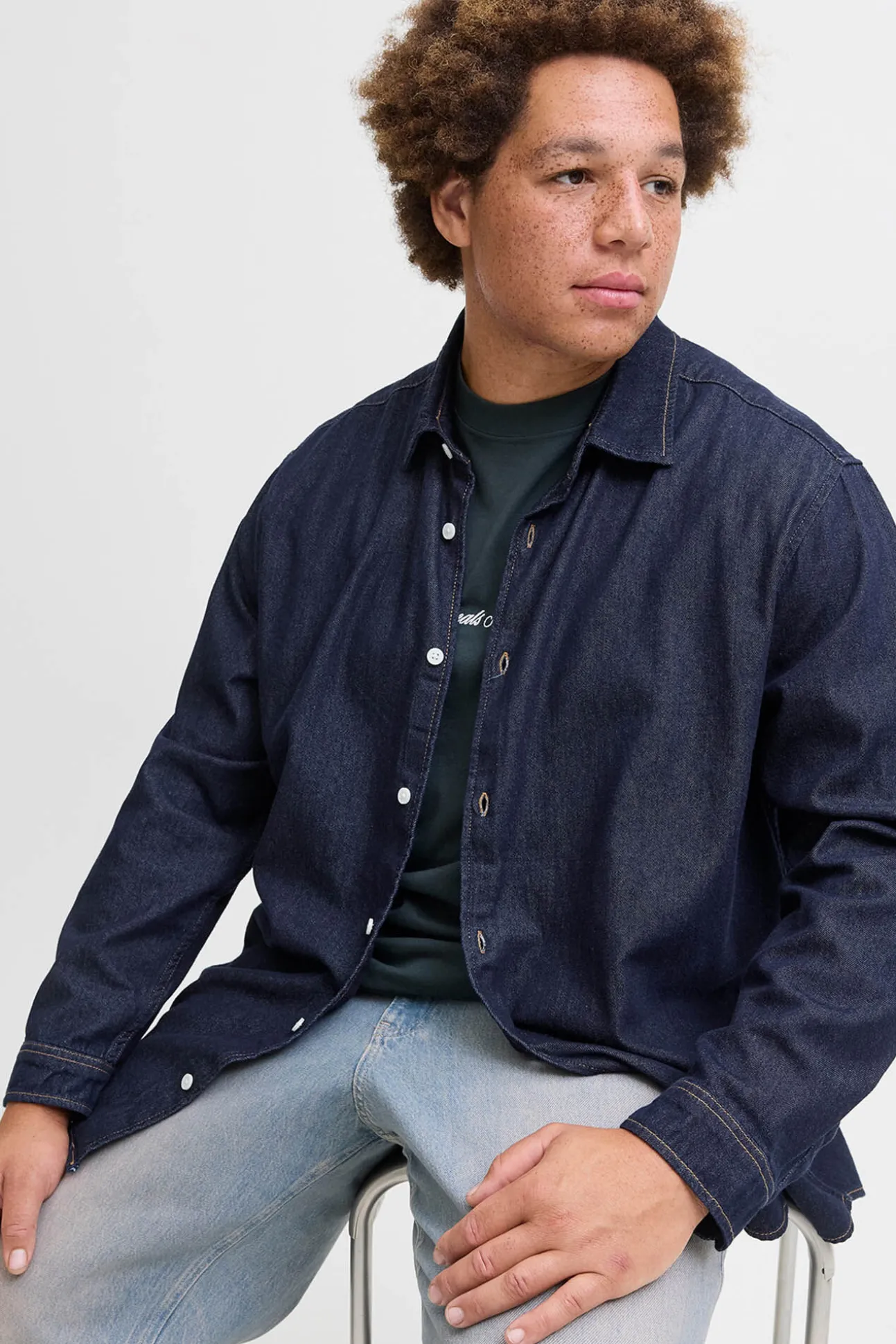 Camisa denim PLUS de corte regular