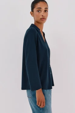 Camisa elástica com botões