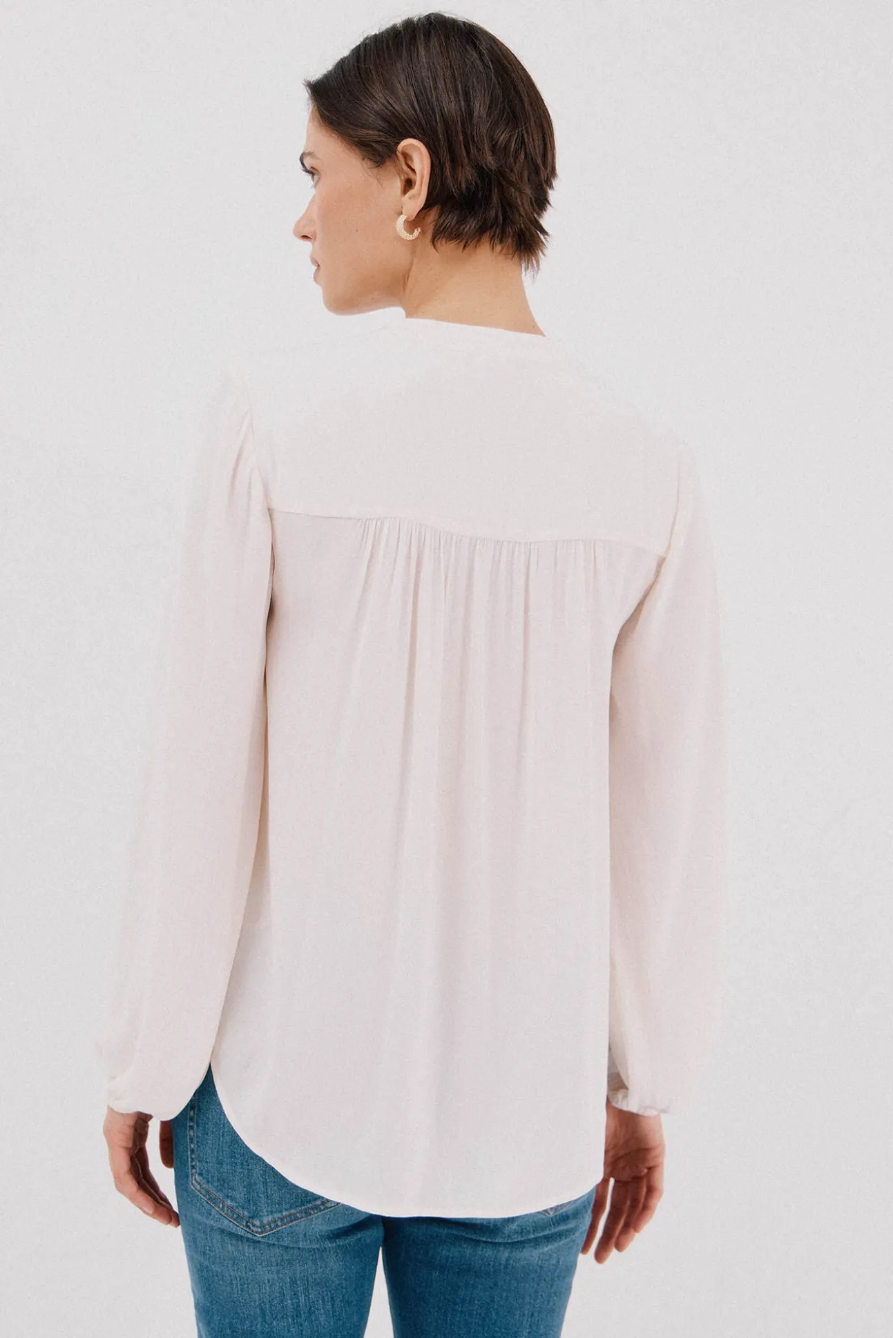 Camisa elástica com botões