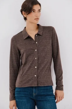 Camisa elástica com botões