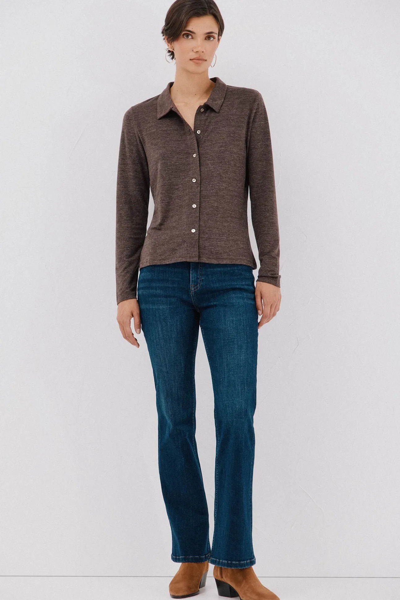 Camisa elástica com botões