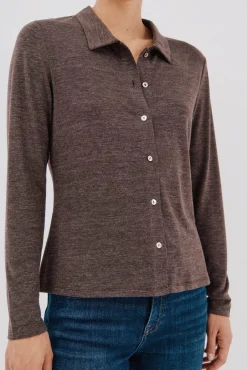 Camisa elástica com botões