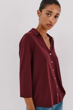 Camisa elástica com botões