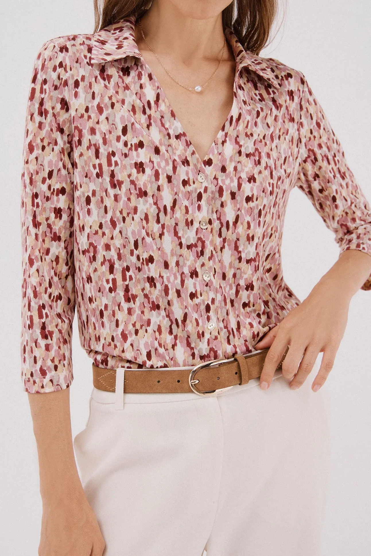 Camisa elástica com botões