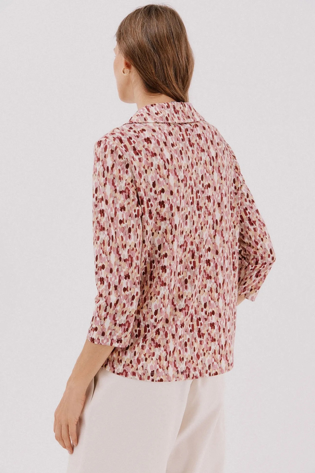 Camisa elástica com botões