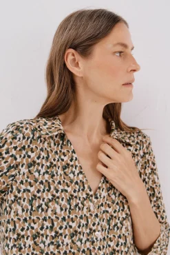 Camisa elástica com botões