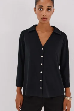 Camisa elástica com botões