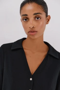Camisa elástica com botões
