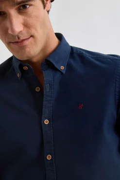 Camisa estruturada tingida em tecido