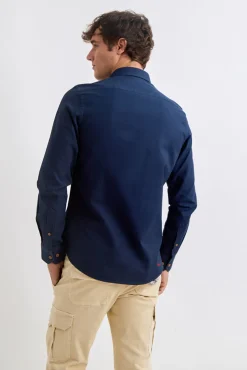 Camisa estruturada tingida em tecido