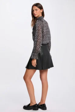 Camisa fluida com gola em V