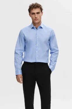 Camisa formal de corte justo em algodão orgânico.