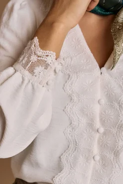 Camisa Greta com detalhes bordados