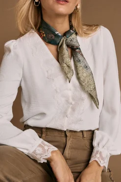 Camisa Greta com detalhes bordados