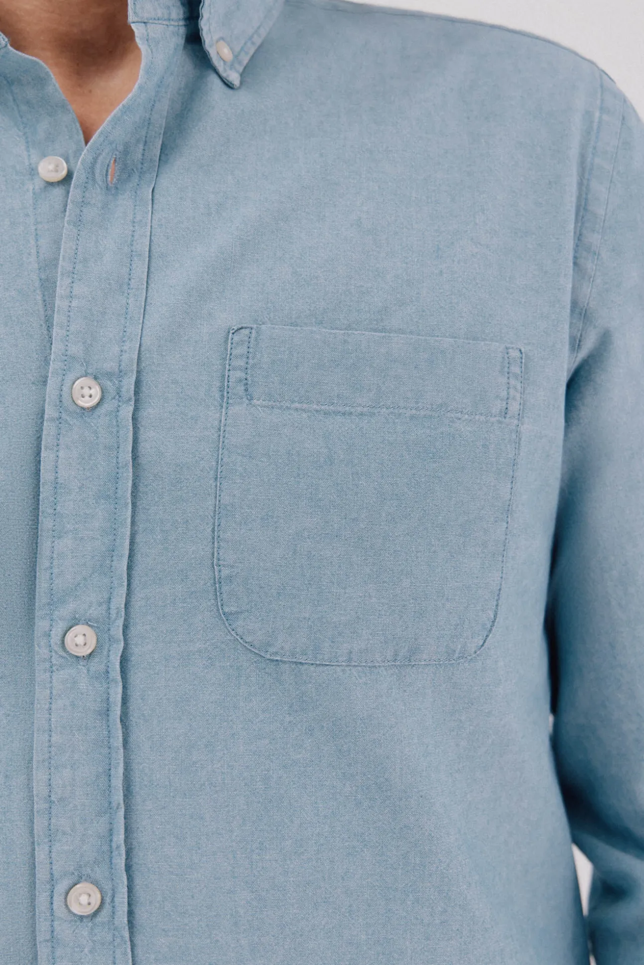 Camisa jeans com bolso