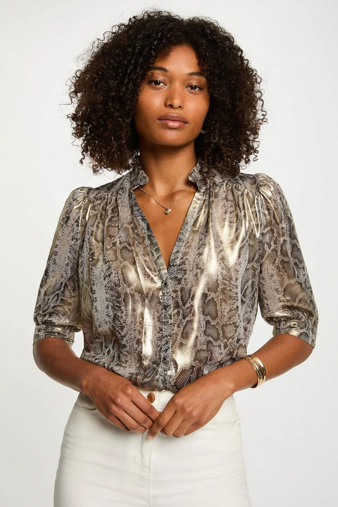 Camisa justa com mangas bufantes