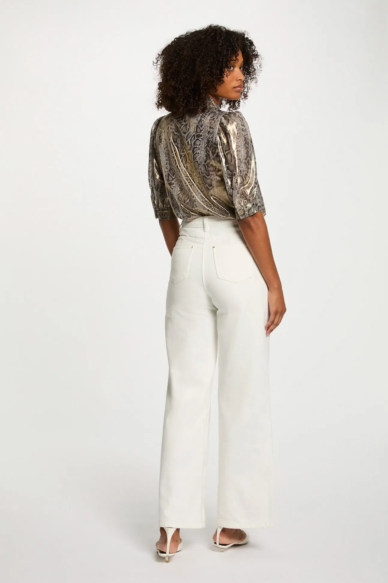 Camisa justa com mangas bufantes
