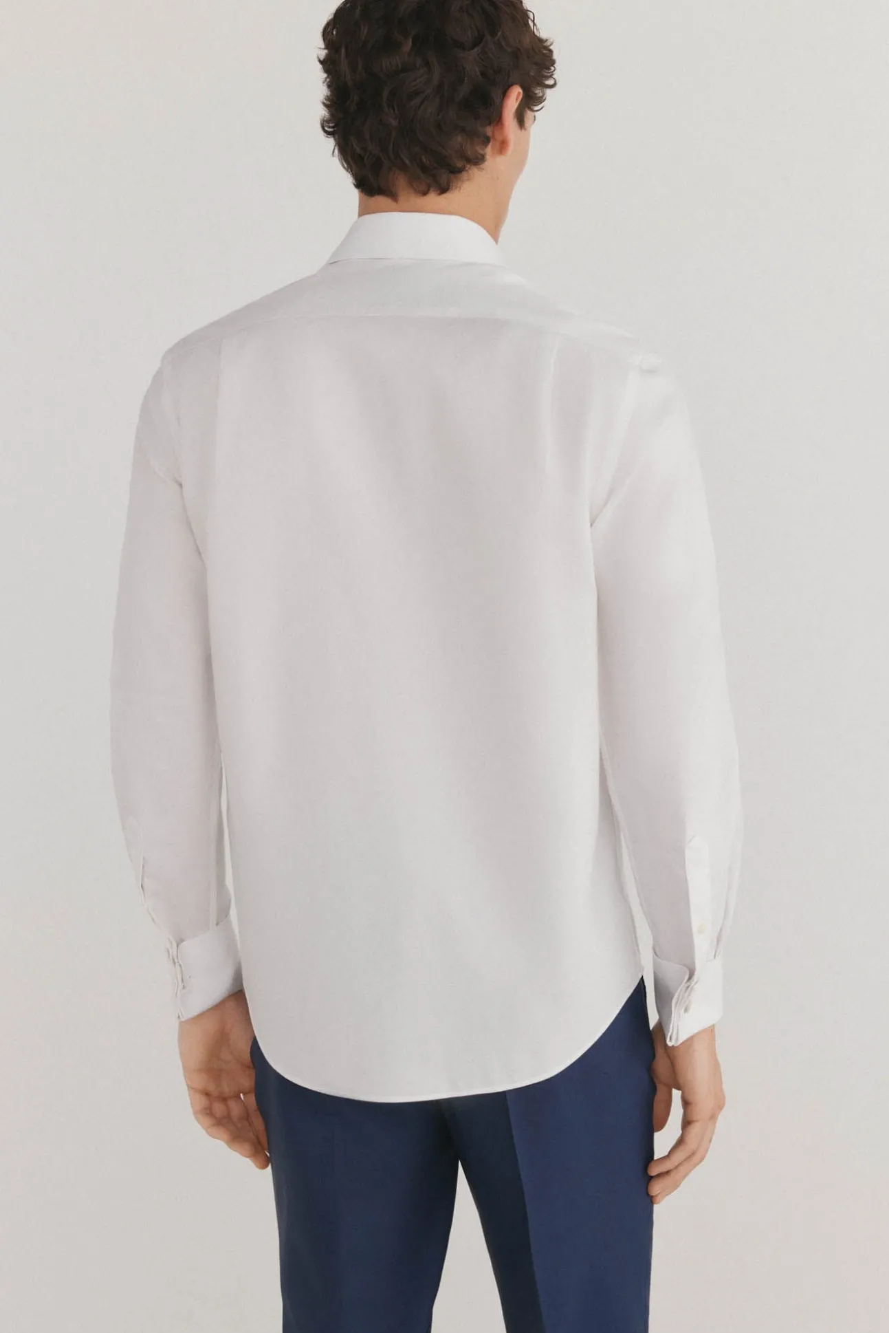Camisa lisa sem ferro + abotoaduras resistentes a manchas
