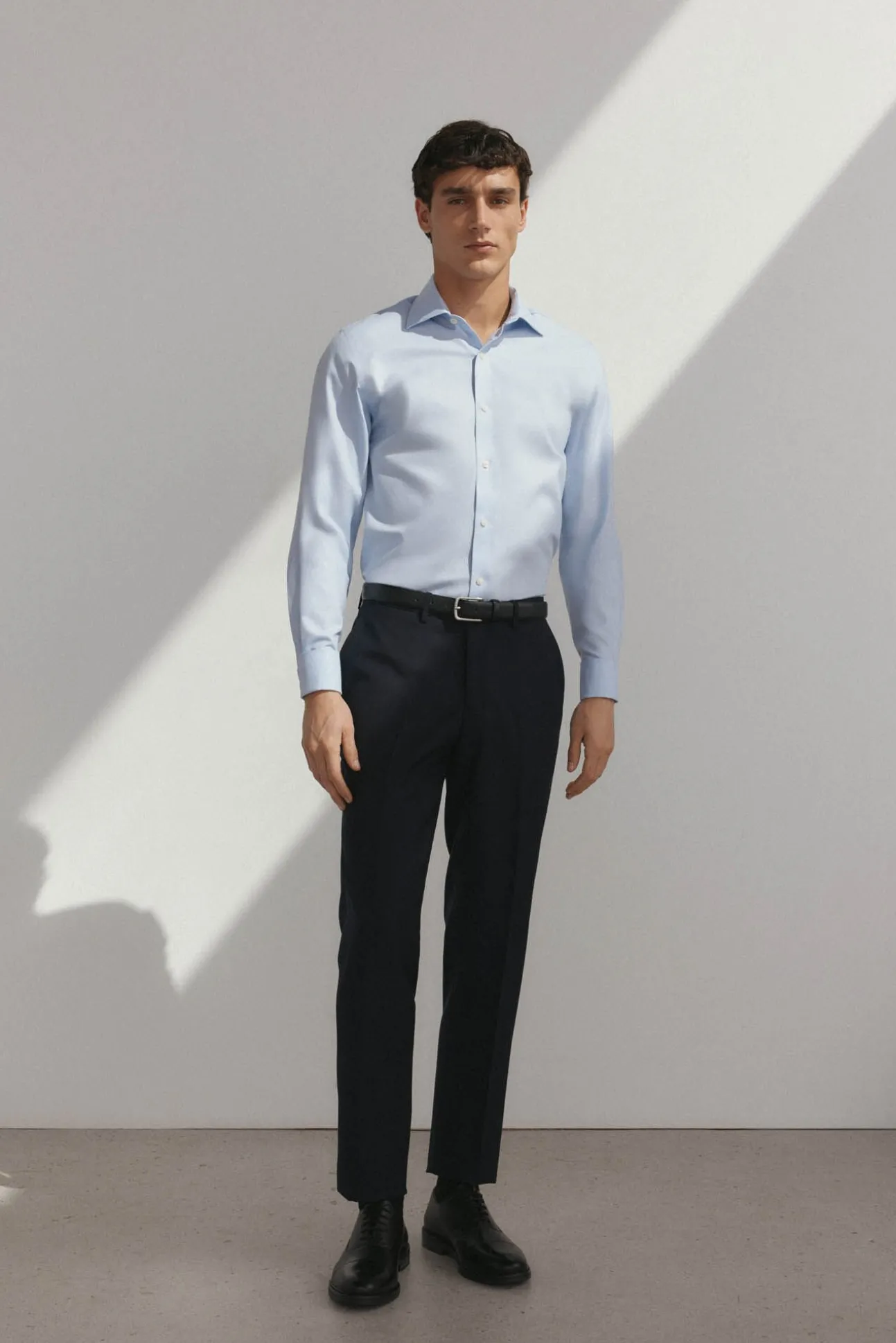 Camisa lisa sem ferro + abotoaduras resistentes a manchas