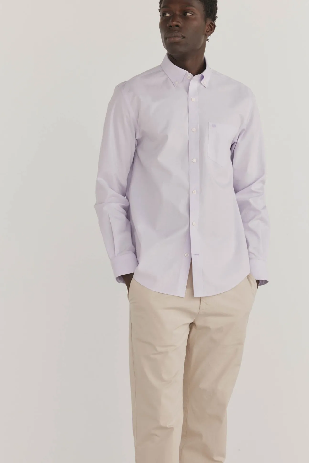 Camisa lisa sem ferro + anti-manchas