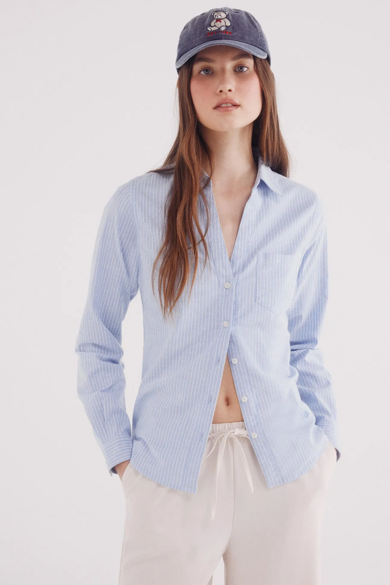 Camisa Oxford com gola aberta