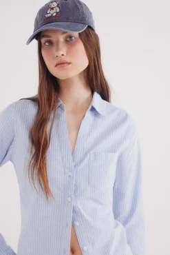 Camisa Oxford com gola aberta