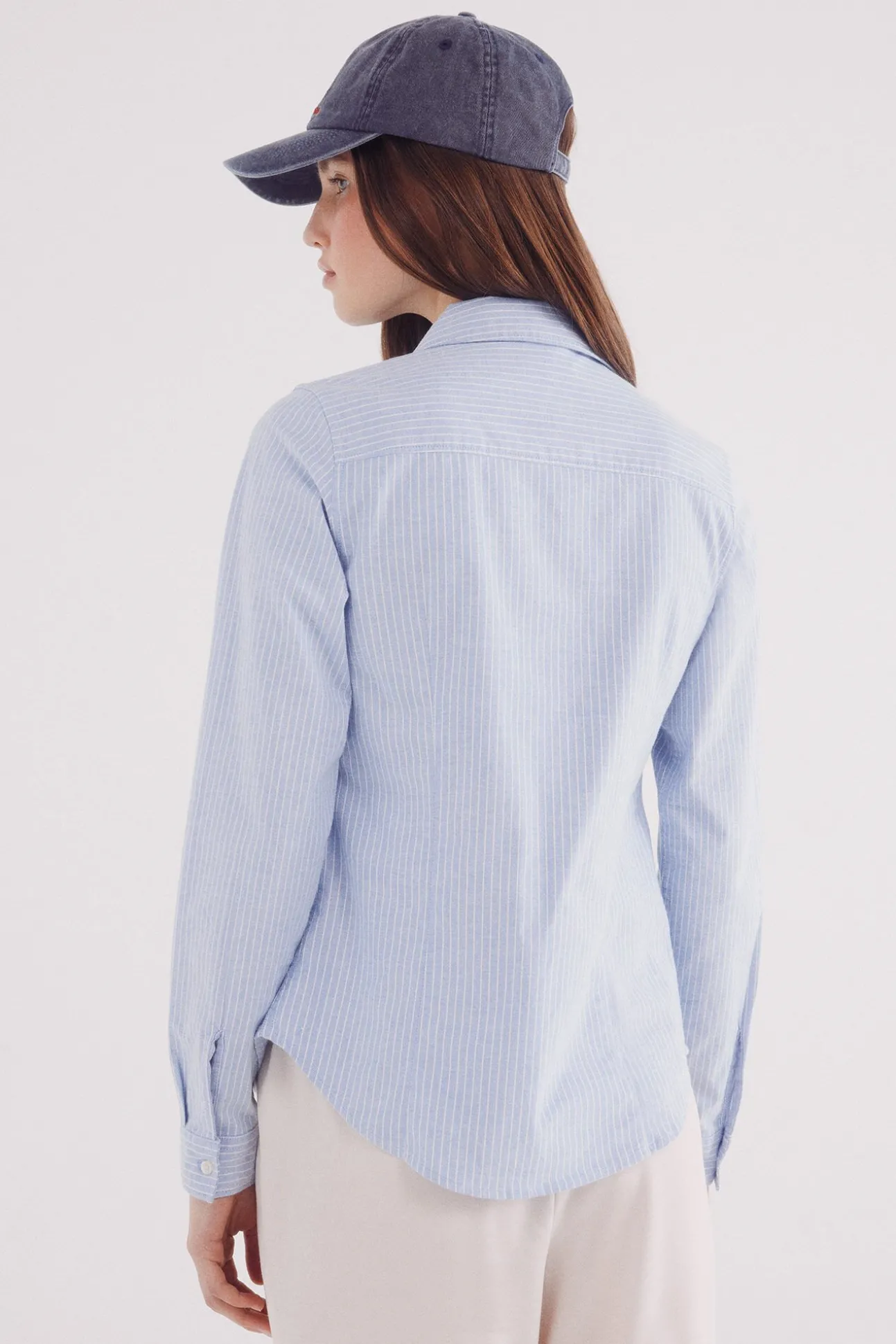 Camisa Oxford com gola aberta
