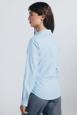 Camisa Oxford com gola aberta