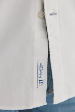 Camisa oxford liso e icônica