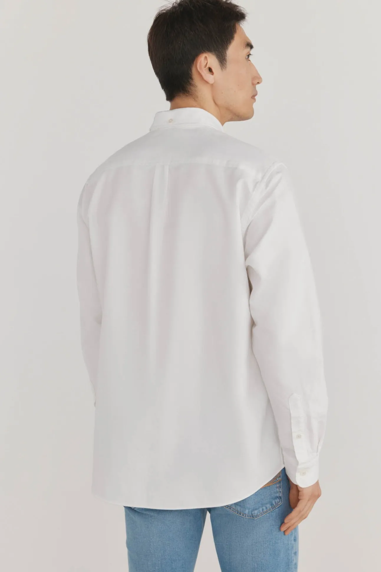 Camisa oxford liso e icônica