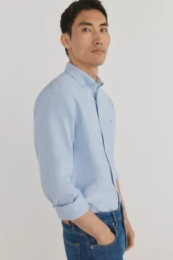 Camisa oxford liso e icônica