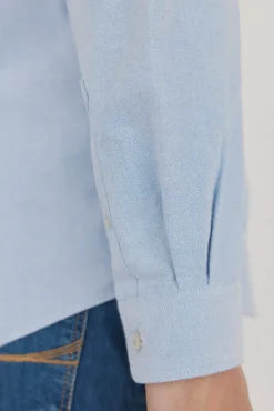 Camisa oxford liso e icônica