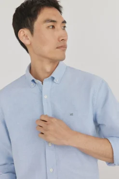 Camisa oxford liso e icônica
