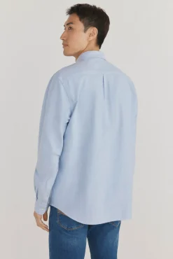 Camisa oxford liso e icônica