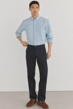 Camisa oxford liso e icônica