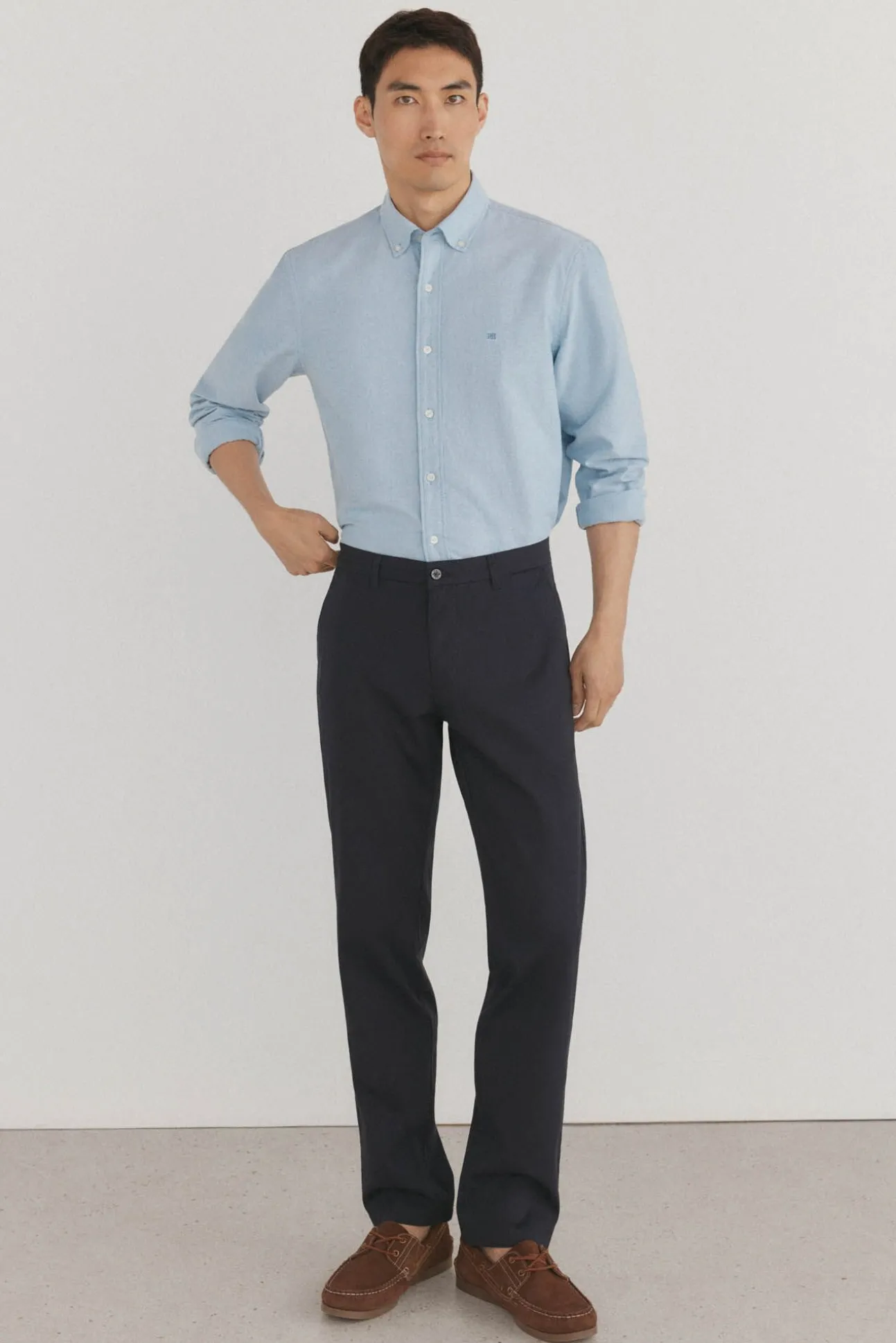 Camisa oxford liso e icônica